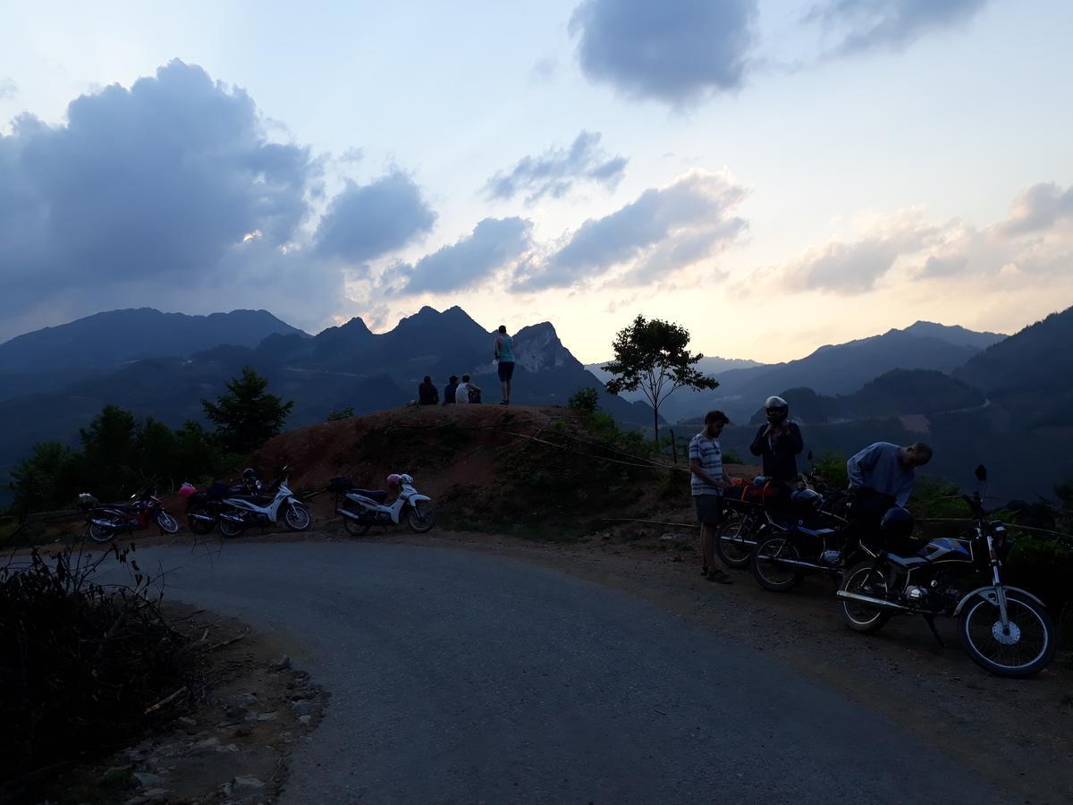 Binh Minh Dong Van (Ha Giang)